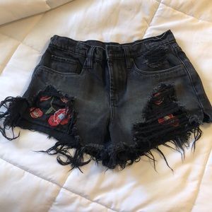 Super cute black denim shorts!